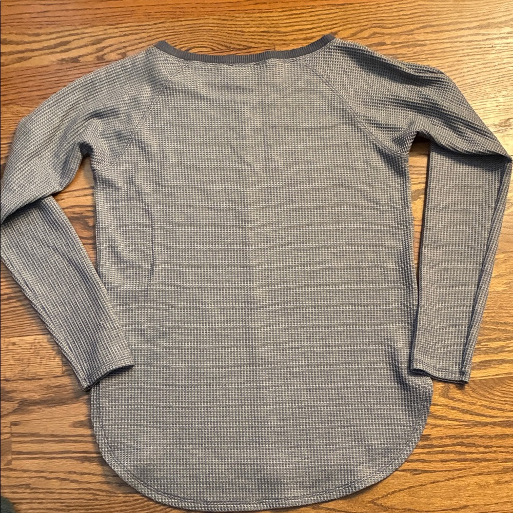 Lilla P Small Gray Long Sleeve Waffle Knit with Rounded Hem Top. - Picture 7 of 7